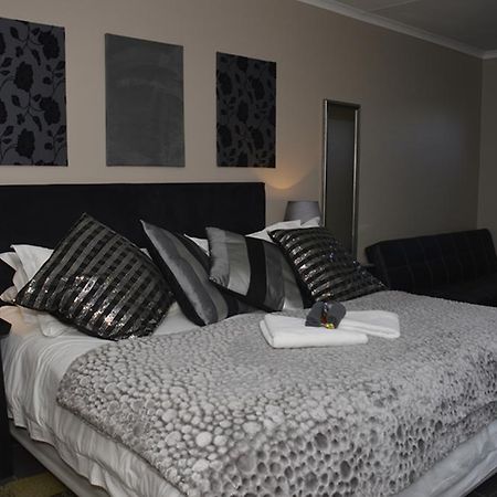 Two Bells Guest House Bloemfontein Ngoại thất bức ảnh