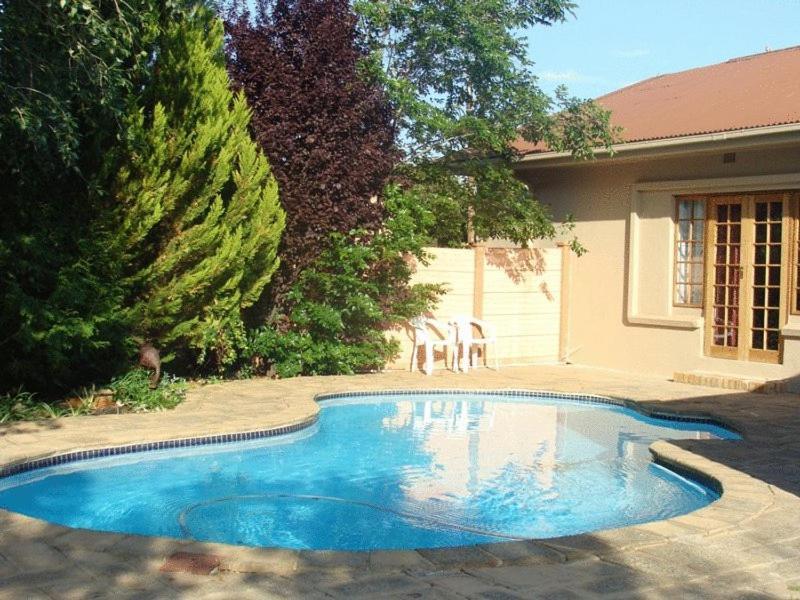 Two Bells Guest House Bloemfontein Ngoại thất bức ảnh