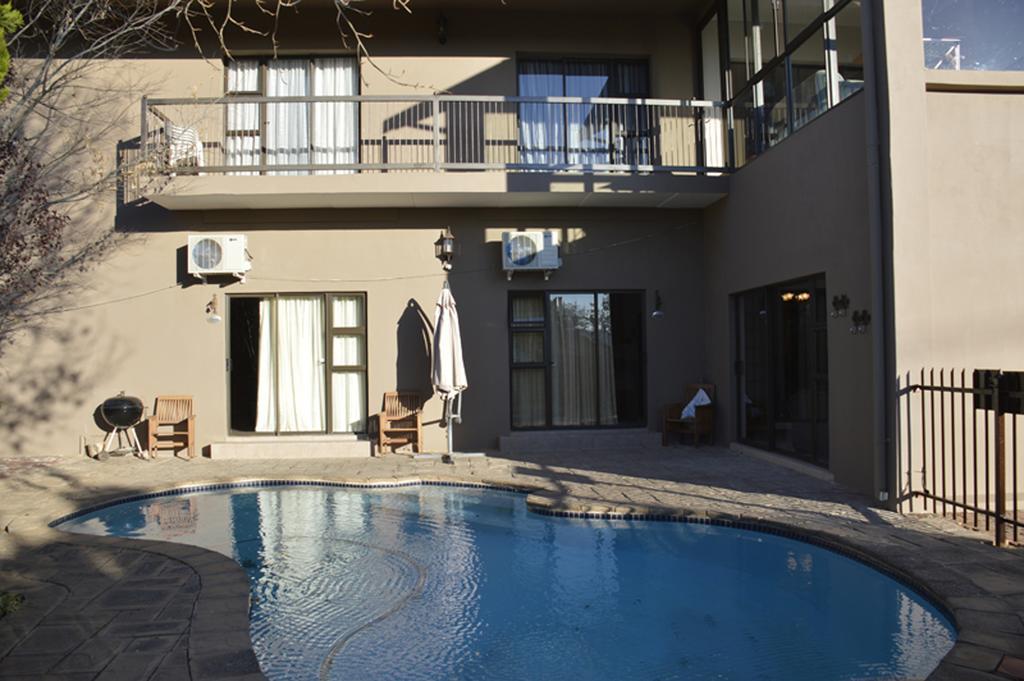 Two Bells Guest House Bloemfontein Ngoại thất bức ảnh
