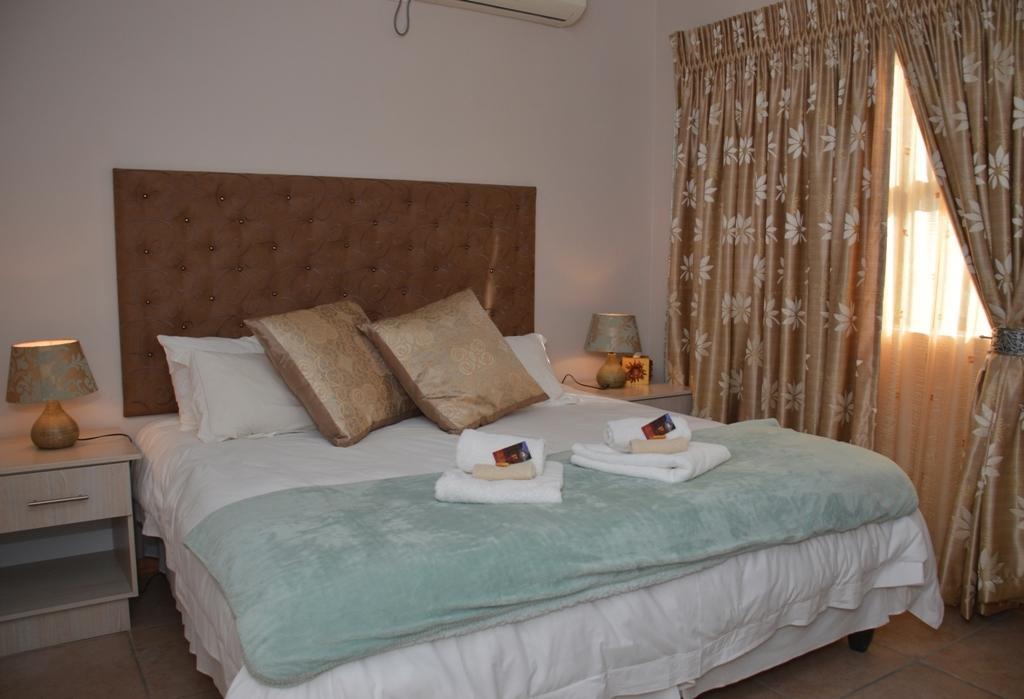 Two Bells Guest House Bloemfontein Ngoại thất bức ảnh
