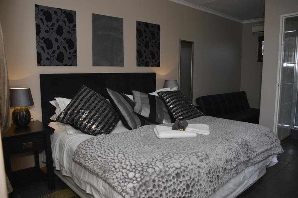 Two Bells Guest House Bloemfontein Ngoại thất bức ảnh