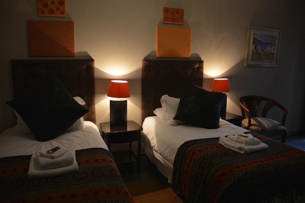 Two Bells Guest House Bloemfontein Ngoại thất bức ảnh