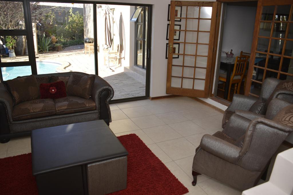 Two Bells Guest House Bloemfontein Ngoại thất bức ảnh