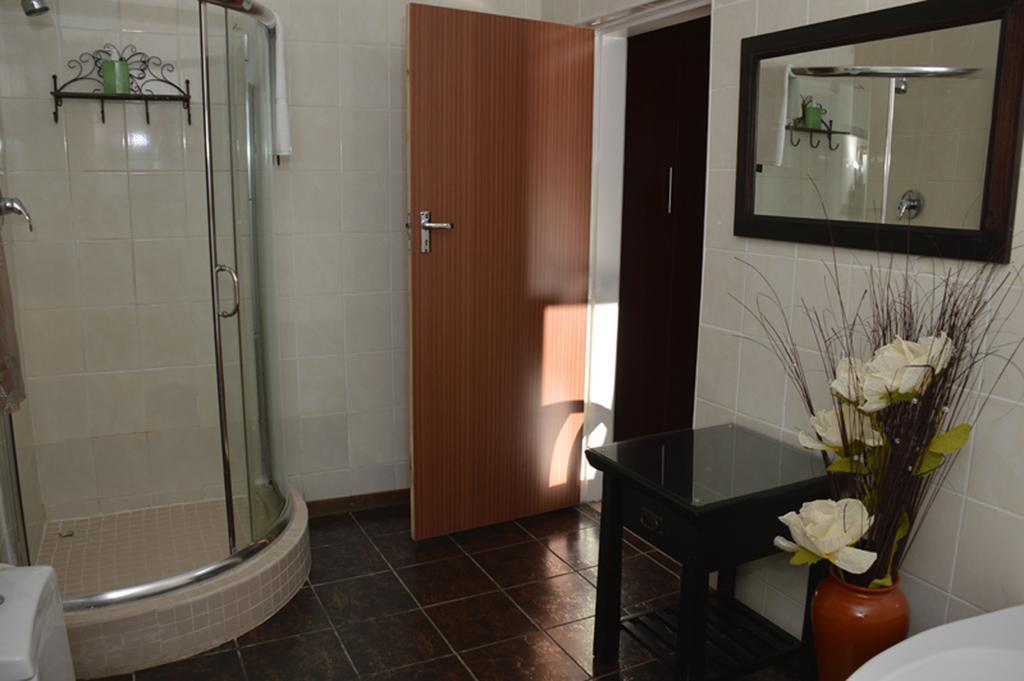 Two Bells Guest House Bloemfontein Ngoại thất bức ảnh