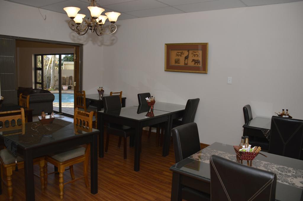 Two Bells Guest House Bloemfontein Ngoại thất bức ảnh