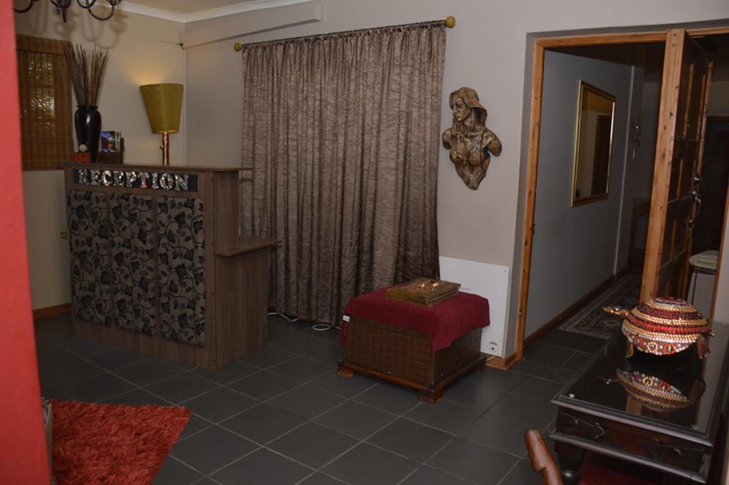 Two Bells Guest House Bloemfontein Ngoại thất bức ảnh
